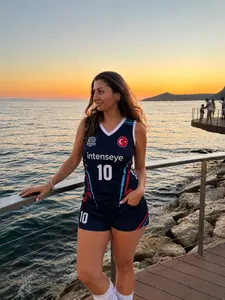 Özge Özgüven şen